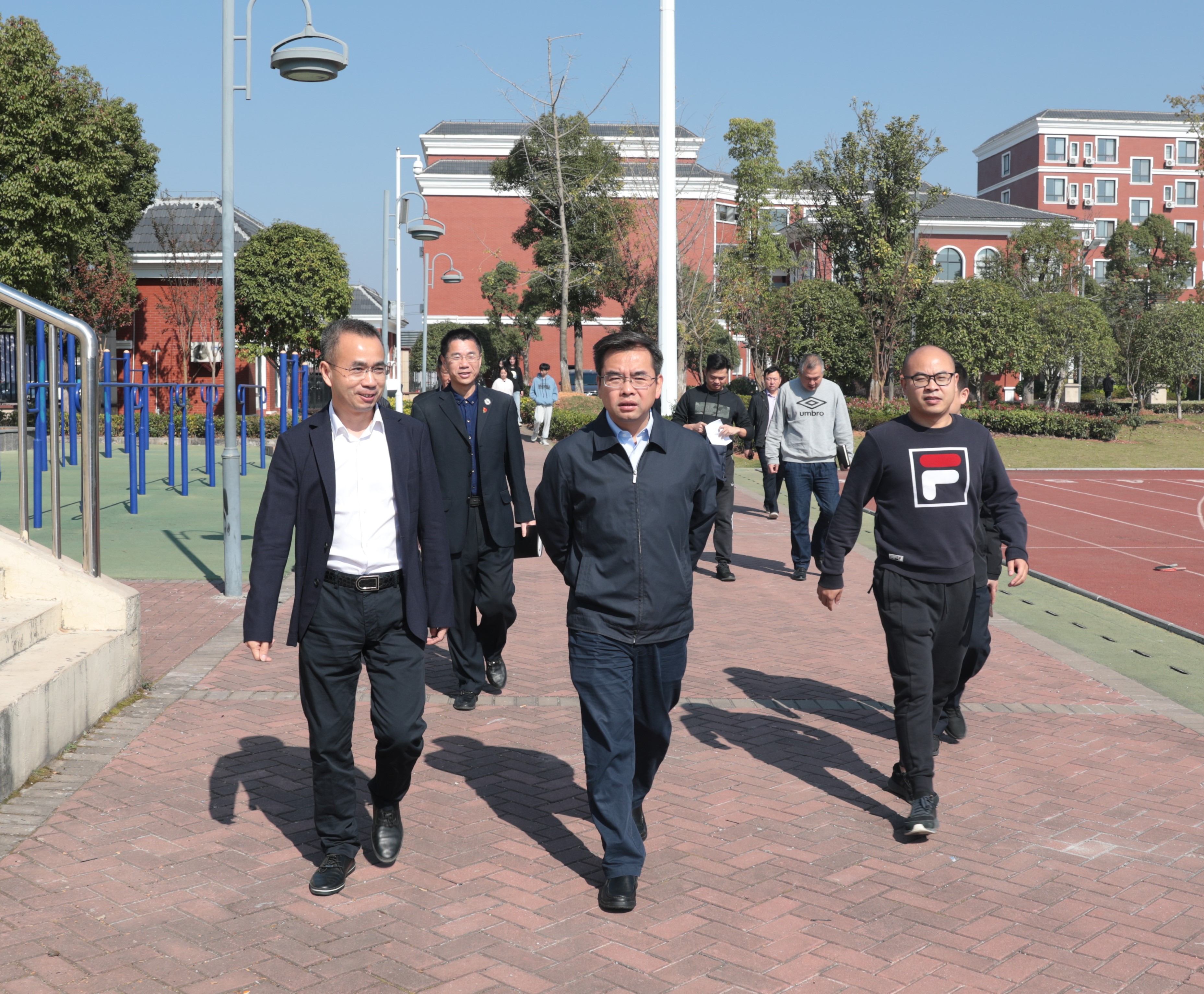 經開區黨工委書記張俊蒞臨宜春昌黎實驗學?？疾煺{研